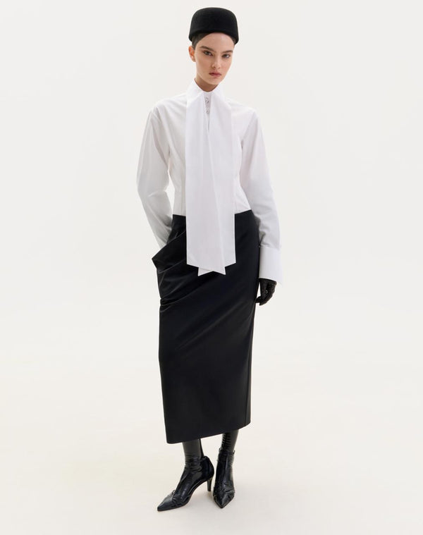 Black wool skirt with a pocket