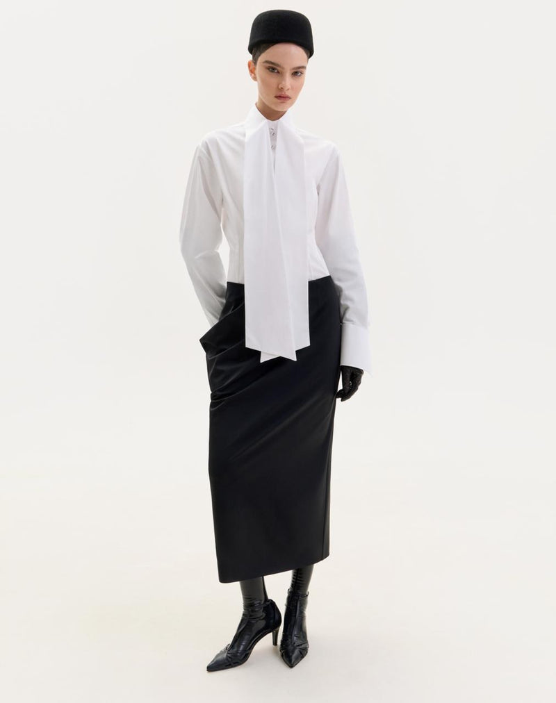 Black wool skirt with a pocket